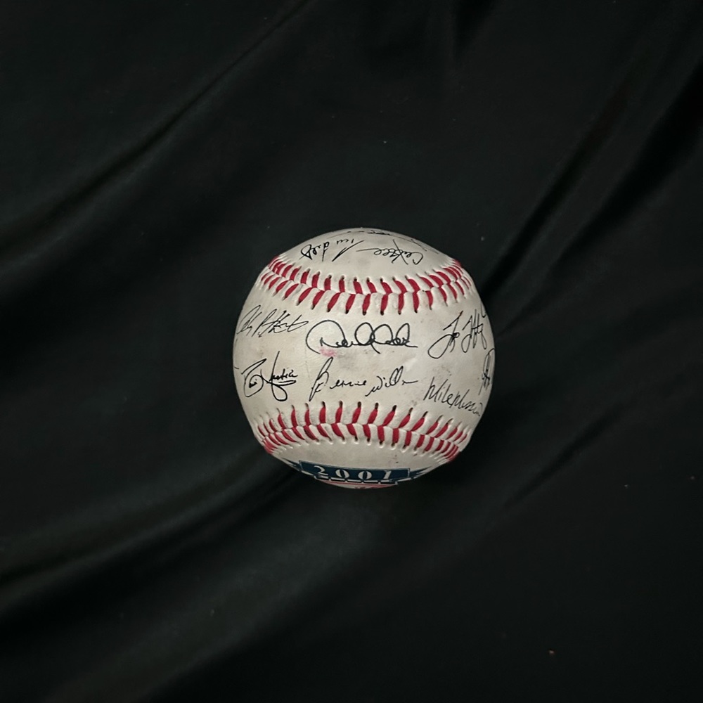 Yankees signed baseball - Picture 2 of 5